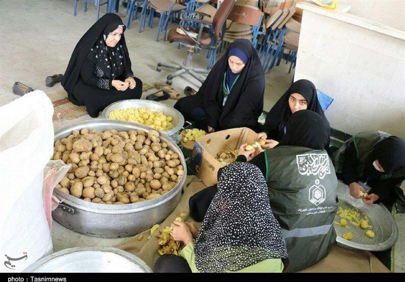 استقبال پرسنل اداره اوقاف خوزستان از زائران حسینی در موکب اباعبدالله حسین(ع) به روایت تصویر