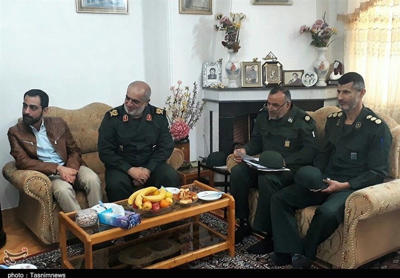 دیدار فرمانده سپاه گیلان با مادر "شهید حسین نجفی" در رشت
