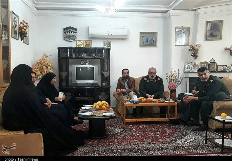 دیدار فرمانده سپاه گیلان با مادر "شهید حسین نجفی" در رشت