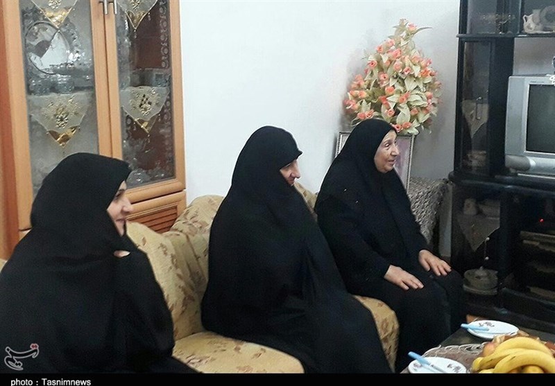 دیدار فرمانده سپاه گیلان با مادر "شهید حسین نجفی" در رشت