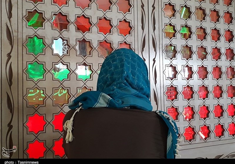 حضور زائران اربعین در معراج شهدای اهواز 