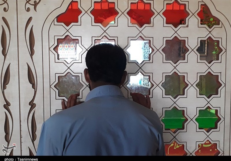 حضور زائران اربعین در معراج شهدای اهواز 