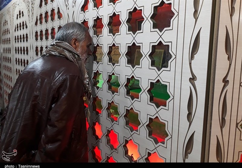 حضور زائران اربعین در معراج شهدای اهواز 