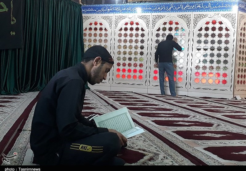 حضور زائران اربعین در معراج شهدای اهواز 