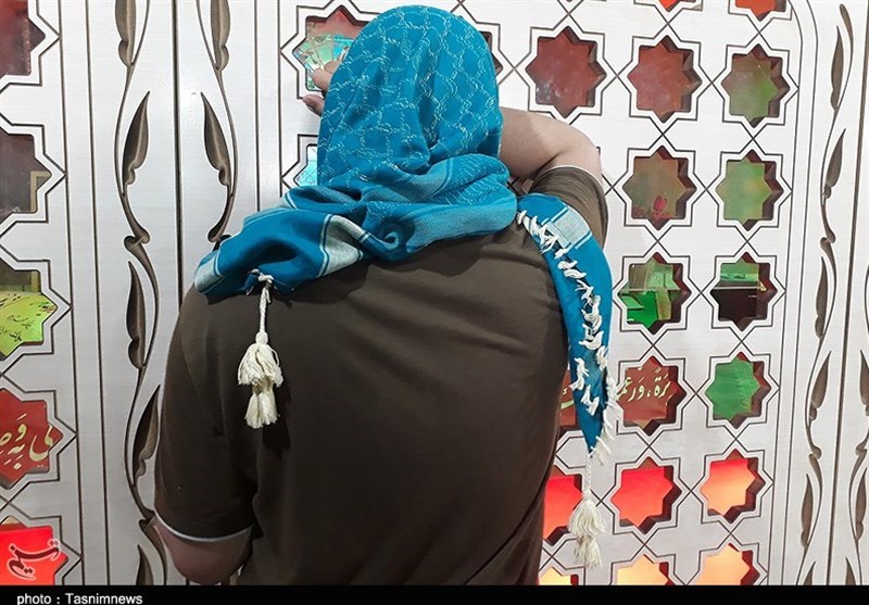 حضور زائران اربعین در معراج شهدای اهواز 