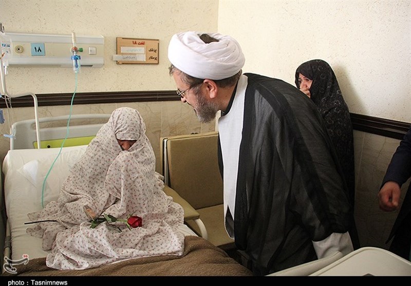 عیادت خادمان آستان قدس رضوی از بیماران یزد