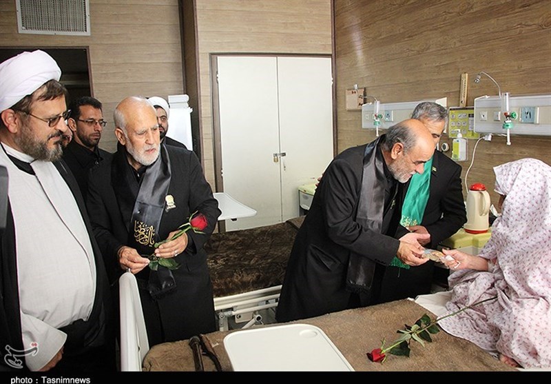 عیادت خادمان آستان قدس رضوی از بیماران یزد