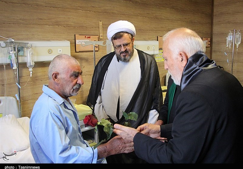 عیادت خادمان آستان قدس رضوی از بیماران یزد