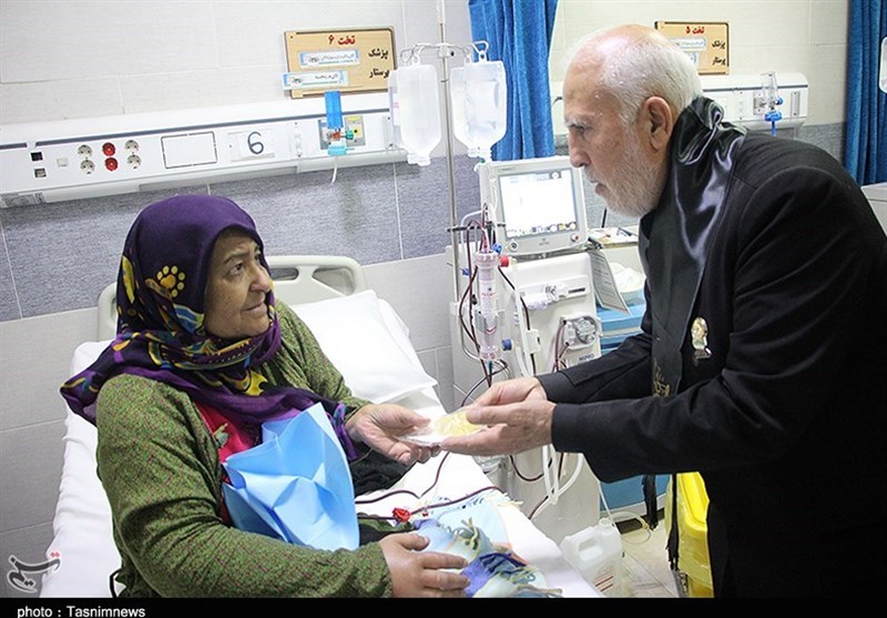 عیادت خادمان آستان قدس رضوی از بیماران یزد