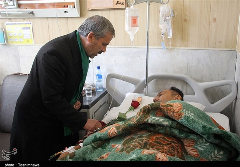 عیادت خادمان آستان قدس رضوی از بیماران یزد