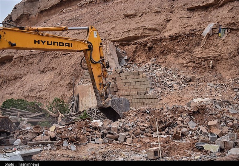 تخلیه و تخریب 40 منزل مسکونی ناامن در اهواز