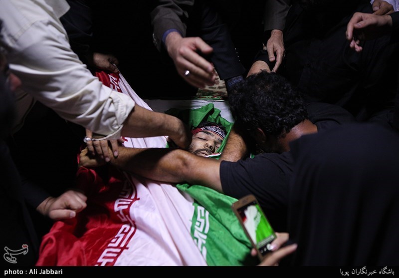 وداع با پیکر شهید مدافع حرم مهدی موحدنیا