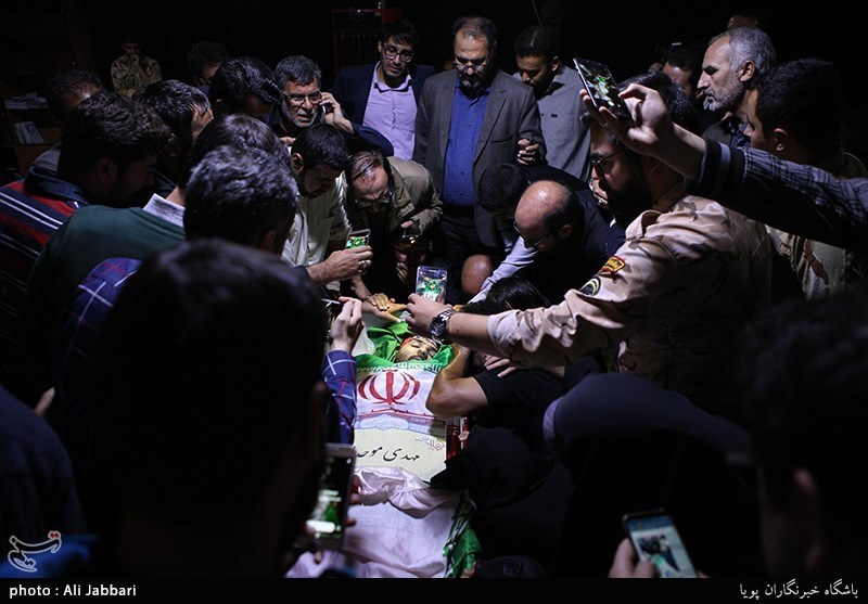 وداع با پیکر شهید مدافع حرم مهدی موحدنیا