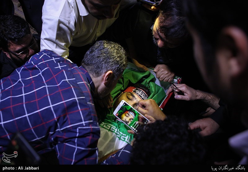 وداع با پیکر شهید مدافع حرم مهدی موحدنیا