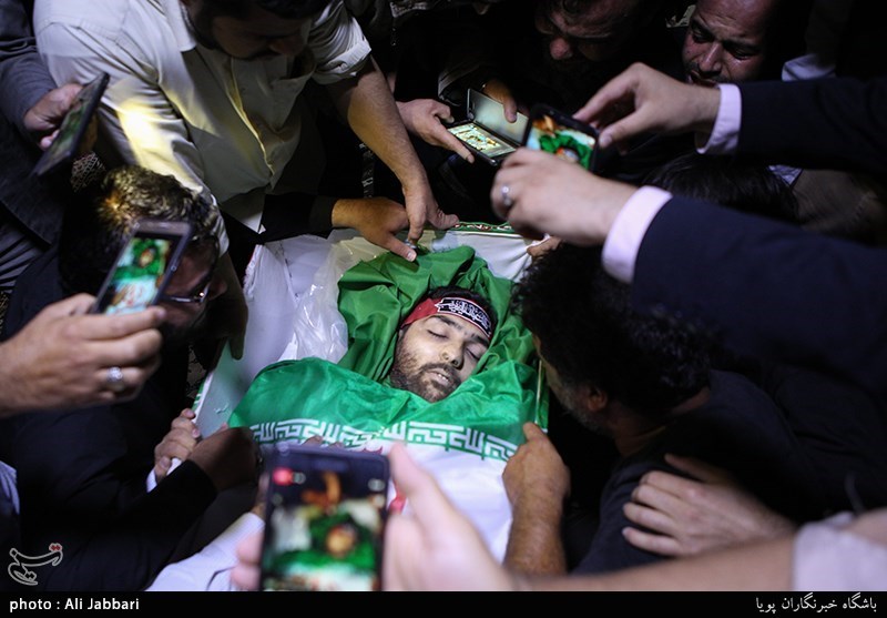 وداع با پیکر شهید مدافع حرم مهدی موحدنیا