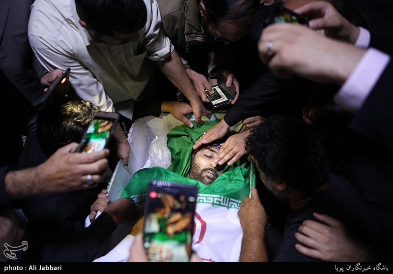 وداع با پیکر شهید مدافع حرم مهدی موحدنیا