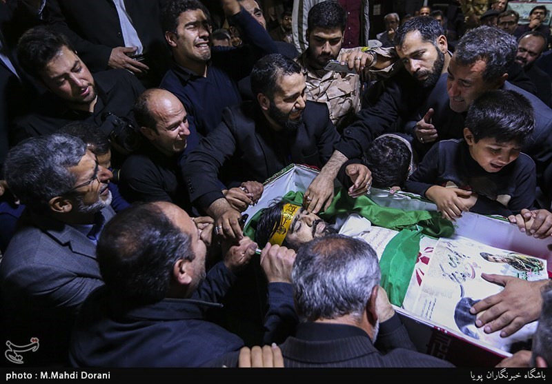 وداع با پیکر شهید مدافع حرم علیرضا جیلان