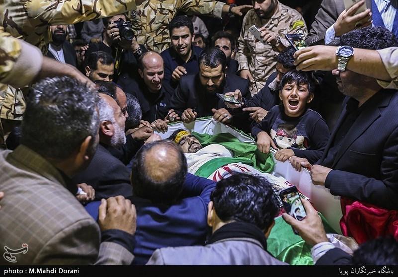 وداع با پیکر شهید مدافع حرم علیرضا جیلان