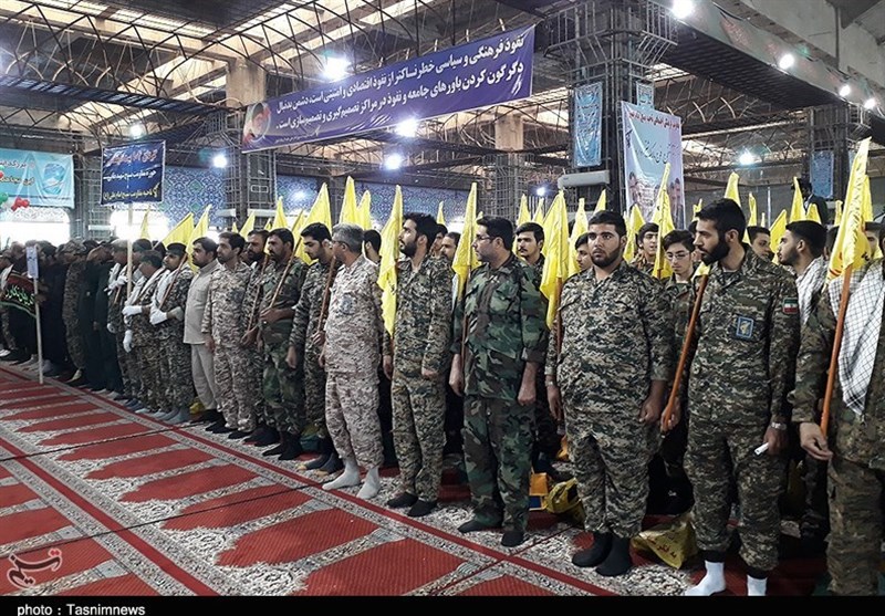 جشن بزرگ پیروزی مقاومت در اهواز با حضور بسیجیان
