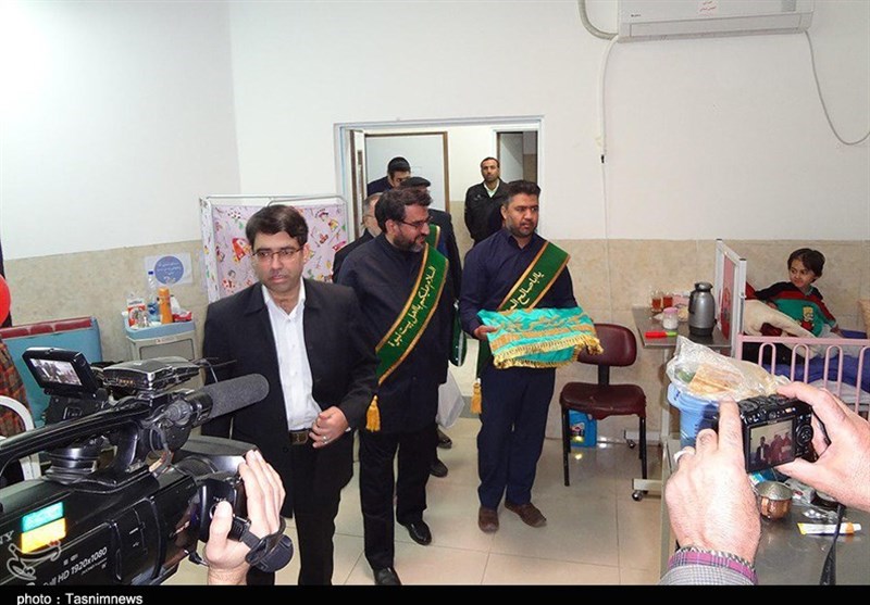 دیدار خادمان مسجد مقدس جمکران با بیماران بیمارستان افضلی پور کرمان