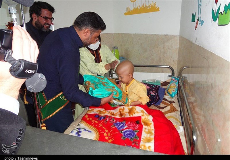 دیدار خادمان مسجد مقدس جمکران با بیماران بیمارستان افضلی پور کرمان