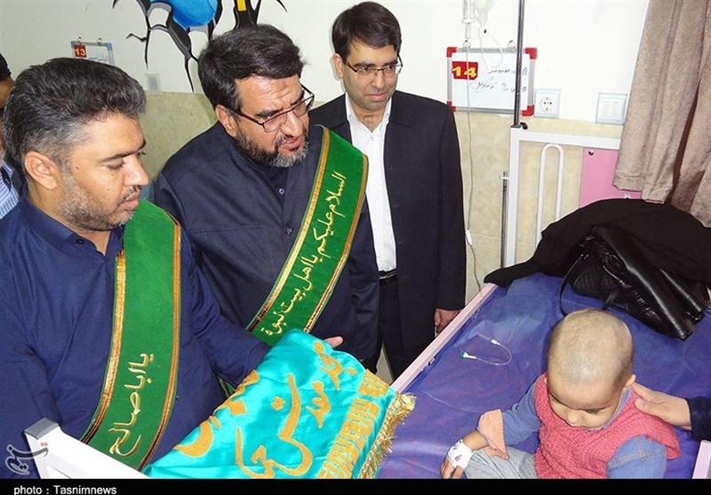 دیدار خادمان مسجد مقدس جمکران با بیماران بیمارستان افضلی پور کرمان