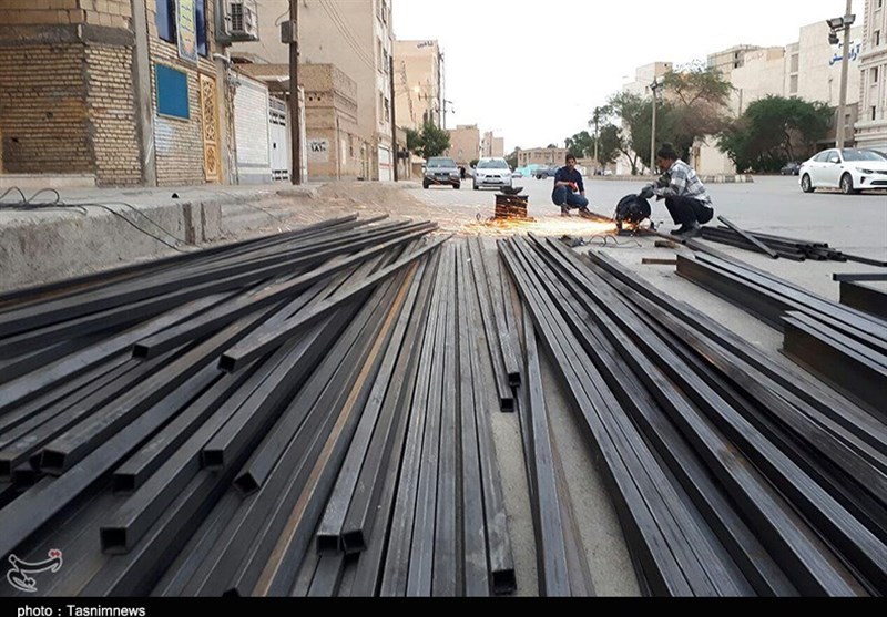 راه‌اندازی کارگاه ساخت کانکس برای زلزله‌زدگان کرمانشاه در اهواز 