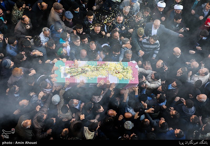 تشییع پیکر شهید مدافع حرم نوید صفری