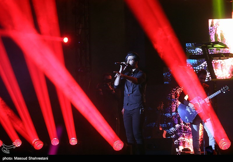 کنسرت گروه ماکان بند