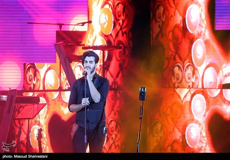 کنسرت گروه ماکان بند