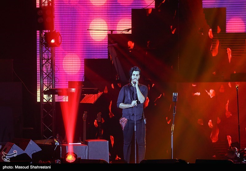 کنسرت گروه ماکان بند