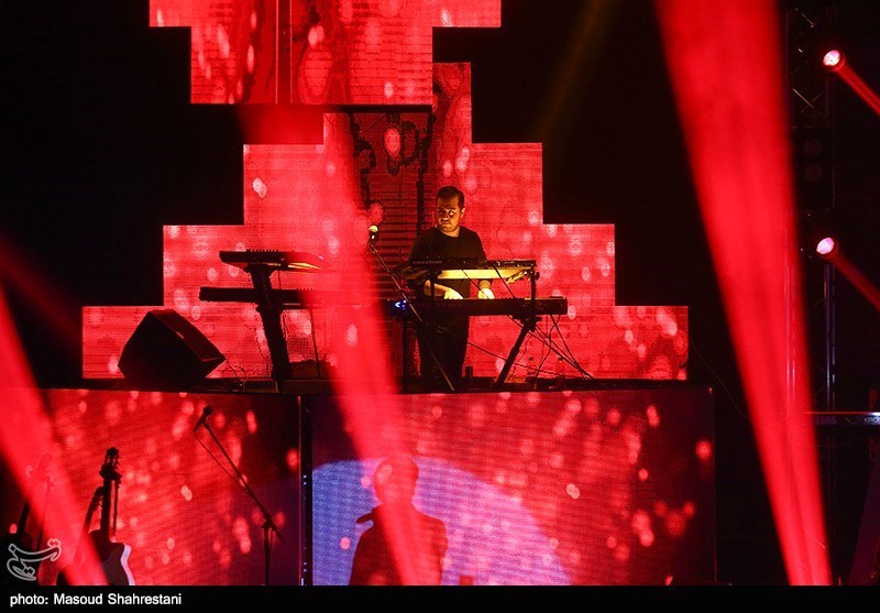 کنسرت گروه ماکان بند