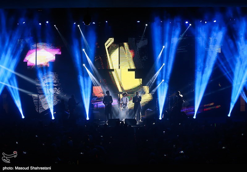 کنسرت گروه ماکان بند
