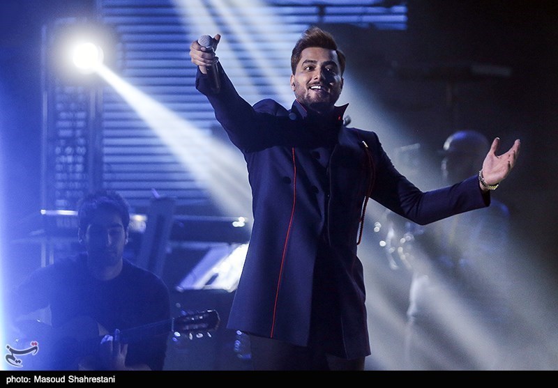 کنسرت گروه ماکان بند