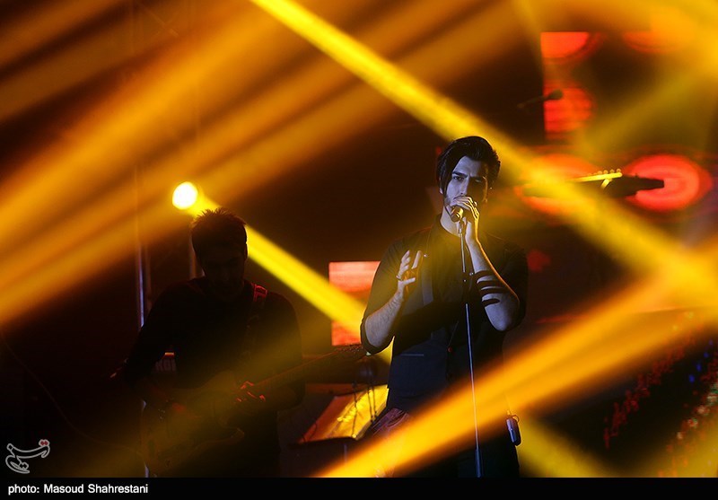 کنسرت گروه ماکان بند