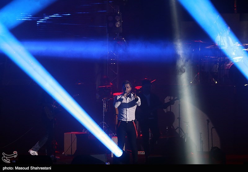 کنسرت گروه ماکان بند