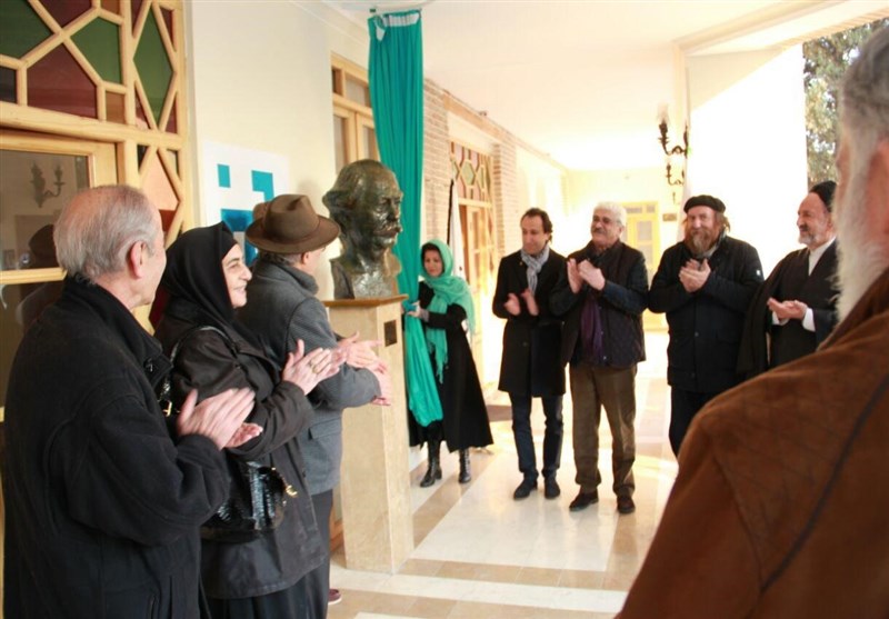 رونمایی از سردیس استاد ممیز