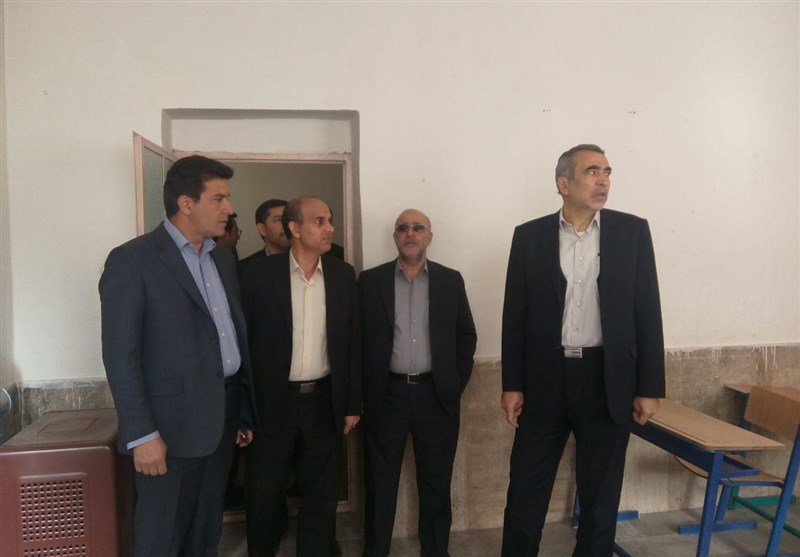 بازدید رئیس سازمان نوسازی مدارس کشور از مناطق زلزله‌زده هجدک