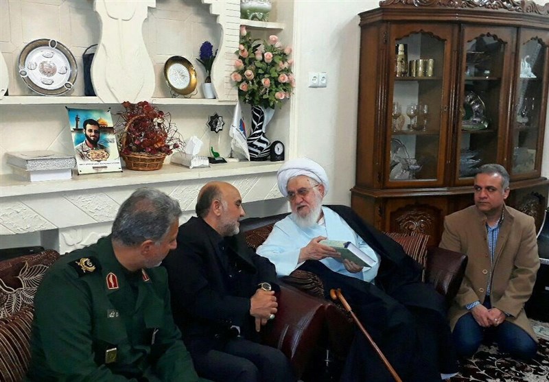 دیدار آیت الله قربانی با خانواده شهید نوری