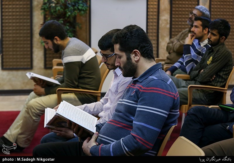 کرسی تلاوت تسنیم