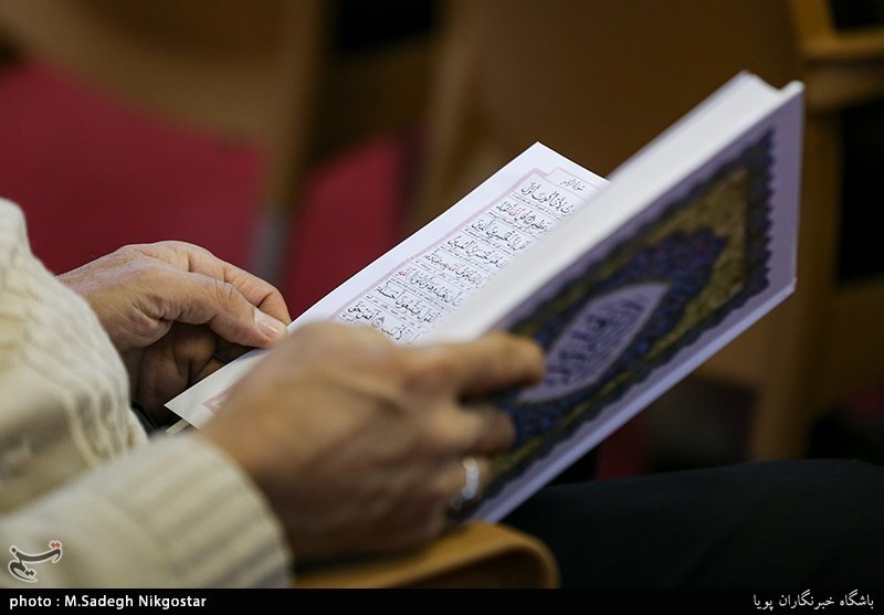 کرسی تلاوت تسنیم