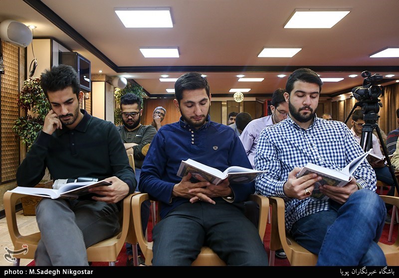 کرسی تلاوت تسنیم