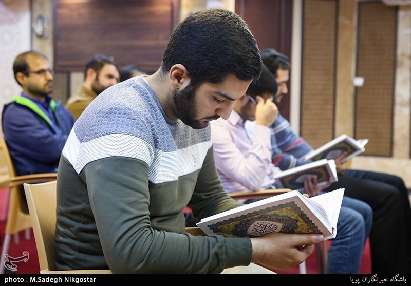 کرسی تلاوت تسنیم