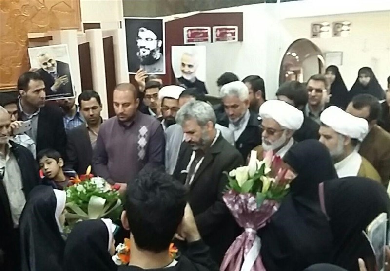 استقبال از خانواده شهید حججی در فرودگاه کرمان