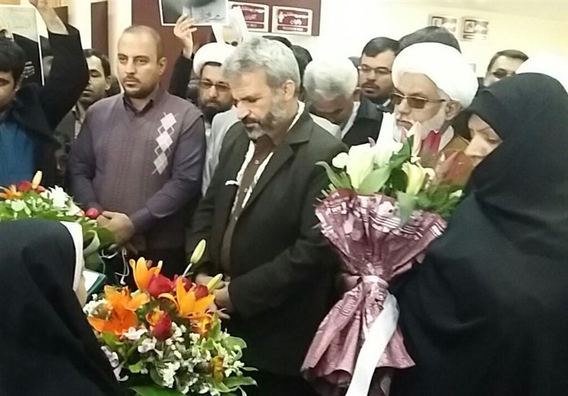 استقبال از خانواده شهید حججی در فرودگاه کرمان