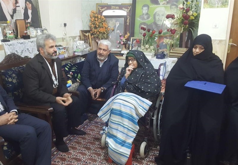 دیدار خانواده شهید حججی با مادر شهید سیف الدینی در کرمان