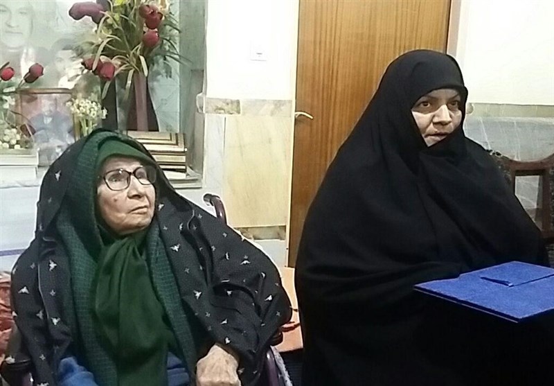 دیدار خانواده شهید حججی با مادر شهید سیف الدینی در کرمان