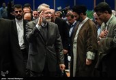 علی لاریجانی رئیس مجلس شورای اسلامی در پایان مراسم آغاز تولید دنا پلاس توربو و پژو 207 i صندوقدار اتوماتیک محصولات جدید شرکت ایران خودرو