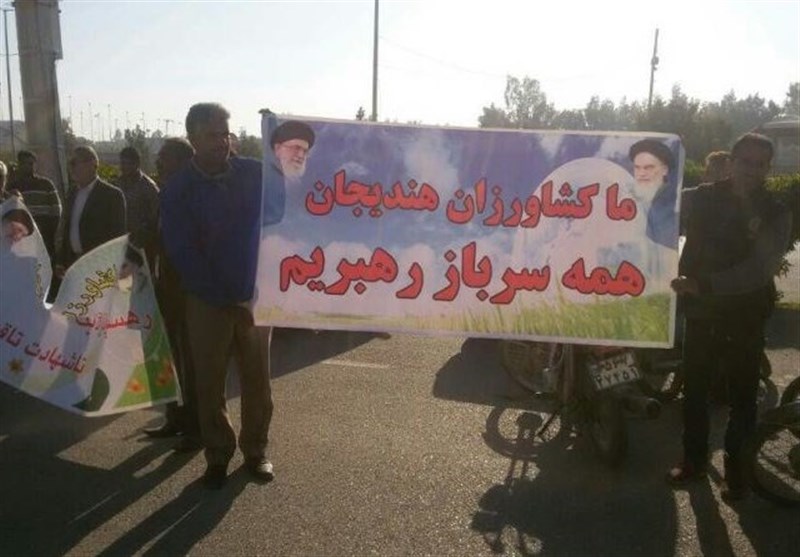 تجمع  اعتراض آمیزکشاورزان هندیجان در مقابل فرمانداری