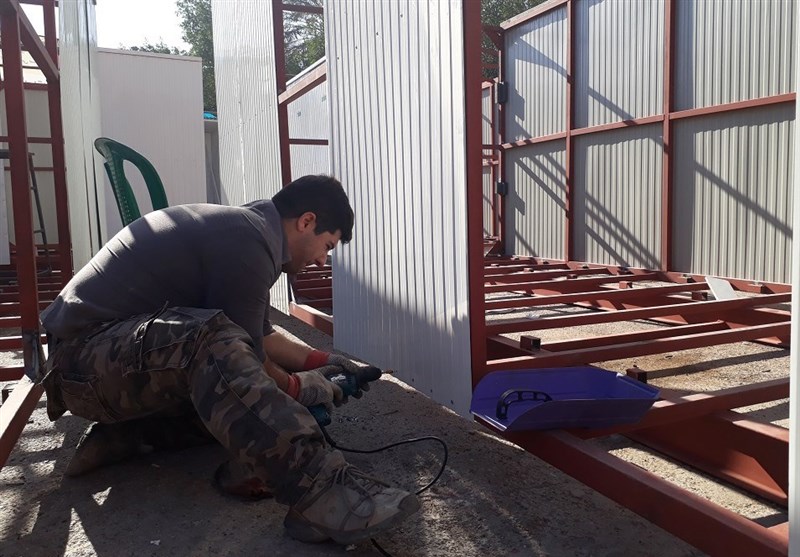  کارگاه ساخت کانکس برای اسکان زلزله‌زدگان غرب کشور در استان کرمانشاه در اهواز